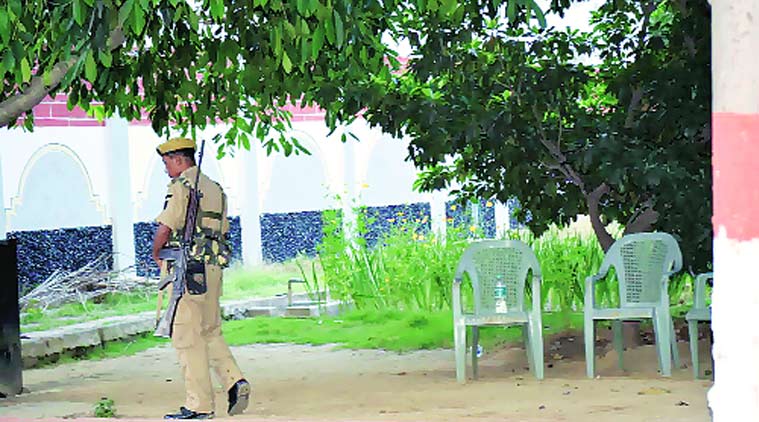 नितीश-मांझी संघर्षांला आंब्याचे निमित्त