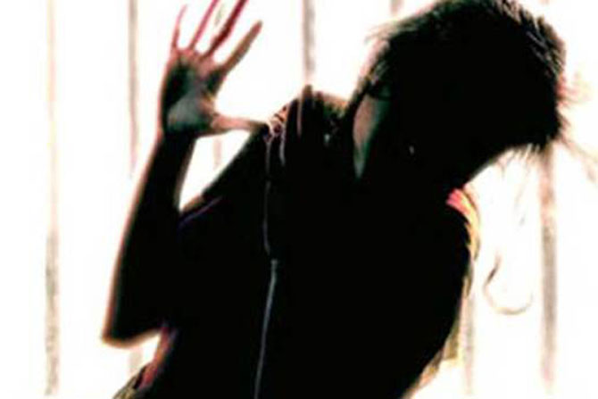 उत्तर प्रदेशात अल्पवयीन मुलीवर सामूहिक बलात्कार उत्तर प्रदेशात अल्पवयीन मुलीवर सामूहिक बलात्कार