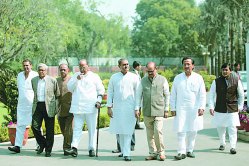 आता वाटचाल कोणत्या दिशेने?