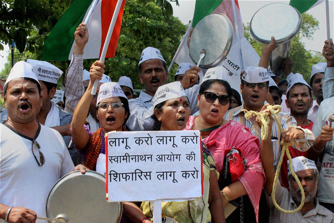 चाळीस टक्के शेतकरी ‘जन-धन’ पासून वंचित