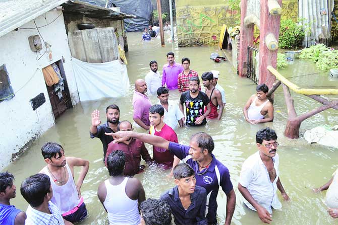 राजकीय घोषणाबाजीला आयुक्तांचा लगाम
