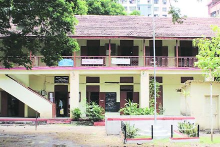प्राथमिक सुविधांची बोंब, तरीही ‘डिजिटल’चा सोस