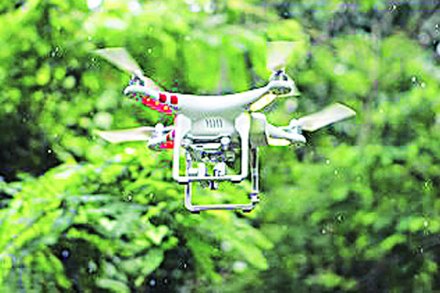 डासांना पकडण्यासाठी आता ड्रोन विमानांचा वापर