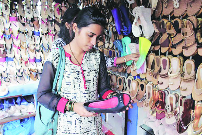 पावसाळी पादत्राणांचे स्टाइल स्टेटमेंट