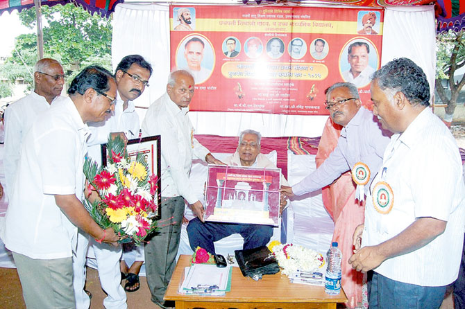 महात्मा जोतिबा व सावित्रीबाई फुले यांना भारतरत्न देण्याची शिफारस दुटप्पीपणाची