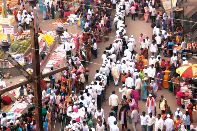 ‘माउली’च्या जयघोषाने लोणंदनगरी दुमदुमली ‘माउली’च्या जयघोषाने लोणंदनगरी दुमदुमली