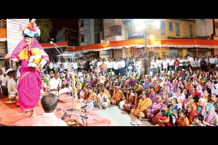 दिंडय़ांच्या आगमनाने नगरकर भक्तिमय
