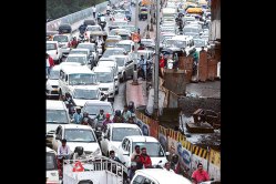 शहरात वाहतूक कोंडीमुळे नागरिकांना त्रास