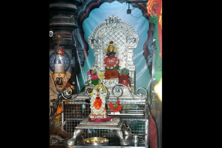 वेदमंत्रांच्या घोषात महालक्ष्मीचा कलाकर्षण विधी वेदमंत्रांच्या घोषात महालक्ष्मीचा कलाकर्षण विधी