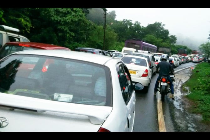 लोणावळा-खंडाळा परिसरात गेल्या वर्षभरात १३० अपघात लोणावळा-खंडाळा परिसरात गेल्या वर्षभरात १३० अपघात