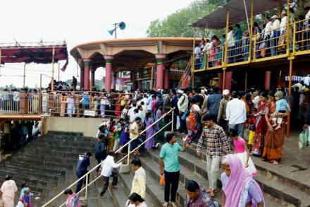 गुरुपौर्णिमेनिमित्त नृसिंहवाडीत भाविकांची गर्दी गुरुपौर्णिमेनिमित्त नृसिंहवाडीत भाविकांची गर्दी