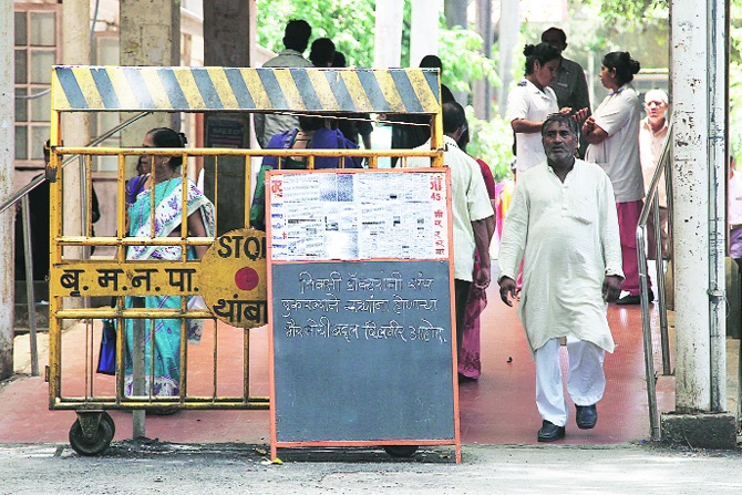 रुग्णांनो परत जा