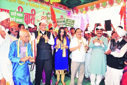 पंढरीत दहा लाख वारकऱ्यांचा दळभार
