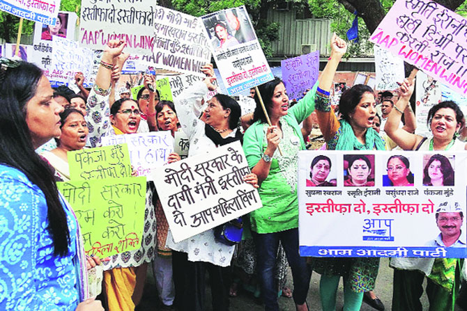 ‘स्वराज यांची हकालपट्टी करा’