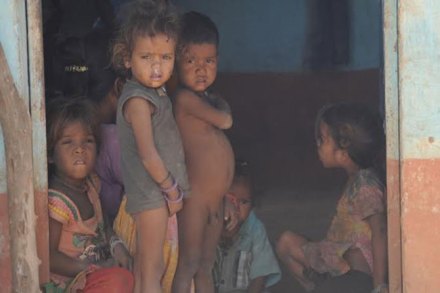 कुपोषित मुलं ‘अडकलेली’च..