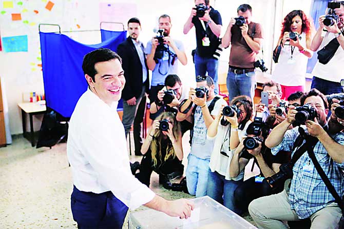 ग्रीसमधील नागरिकांचा बेलआऊटविरोधात कौल ग्रीसमधील नागरिकांचा बेलआऊटविरोधात कौल