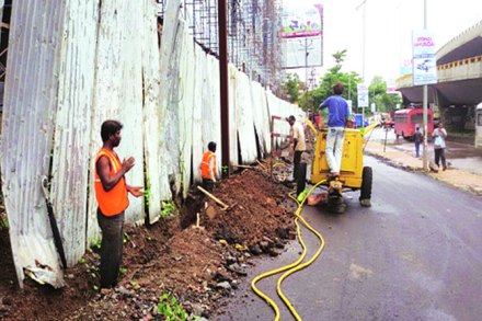 पावसाळ्यात खोदकाम करणाऱ्या कंपनीविरोधात गुन्हा दाखल