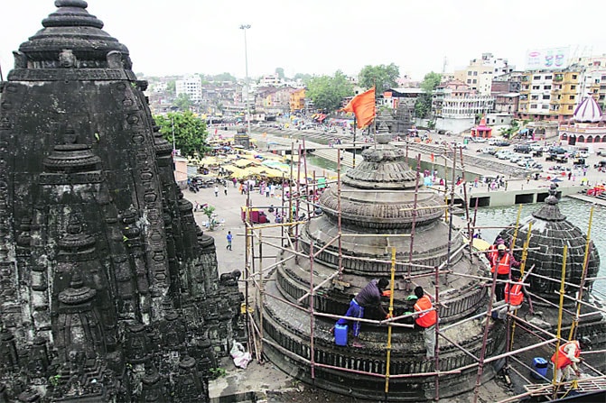 अडीच हजार कोटींचा कुंभ आणि महंतांच्या वादांचा दंभ