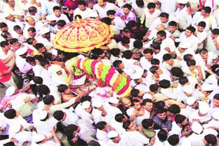 चंद्रभागेच्या वाळवंटात तात्पुरत्या तंबूंना परवानगी चंद्रभागेच्या वाळवंटात तात्पुरत्या तंबूंना परवानगी