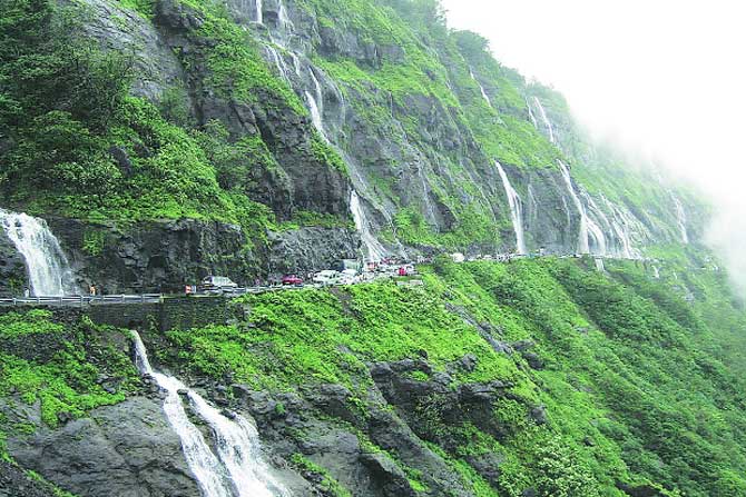 सहजसफर : निर्झर सौंदर्याची मुक्त उधळण