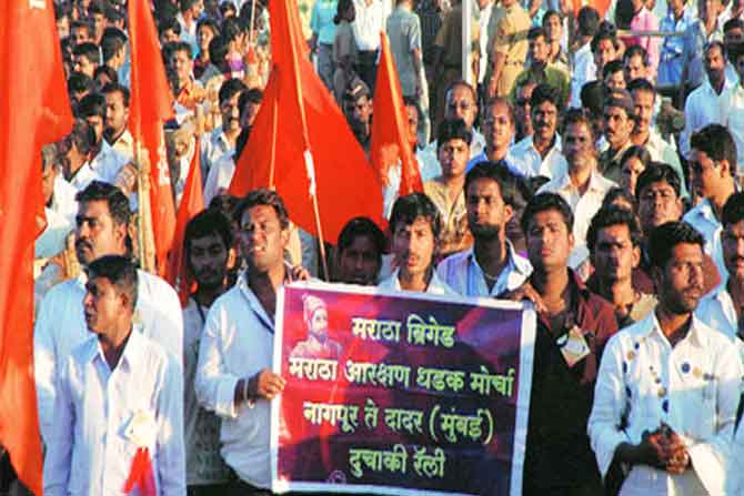 मराठा आरक्षणांतर्गत नोकऱ्यासंदर्भात शासन निर्णय १५ दिवसांत