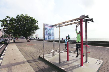 मरिन ड्राइव्ह जिम प्रकरणी ‘युवा’प्रतापापुढे पालिकेचे ‘लोटांगणासन’ मरिन ड्राइव्ह जिम प्रकरणी ‘युवा’प्रतापापुढे पालिकेचे ‘लोटांगणासन’