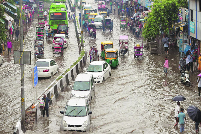 पावसाने नऊ दिवसांतच तब्बल २४२ टँकर बंद पावसाने नऊ दिवसांतच तब्बल २४२ टँकर बंद