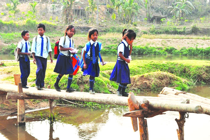 दप्तरांचे ओझे कमी करण्यासाठी सरकारला मुहूर्त सापडेना!