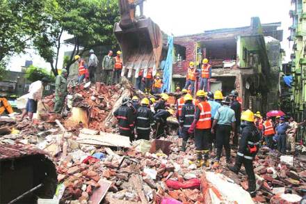 उद्ध्वस्त संसार आणि नातलगांचा आक्रोश! उद्ध्वस्त संसार आणि नातलगांचा आक्रोश!