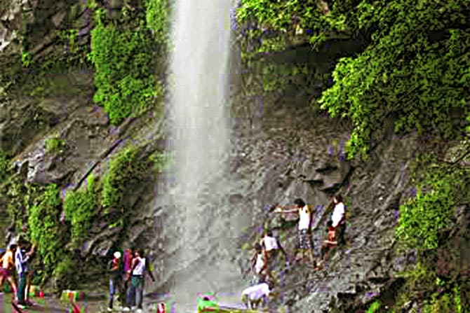 माळशेजच्या घाटात १३ नवे धबधबे माळशेजच्या घाटात १३ नवे धबधबे