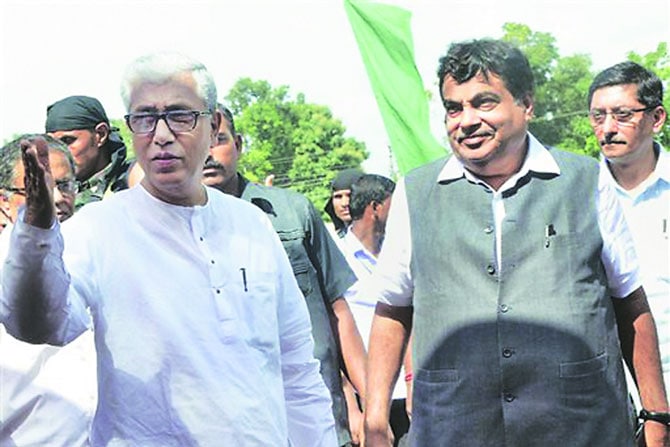 ईशान्य भारतात दोन राष्ट्रीय महामार्ग बांधणार -गडकरी