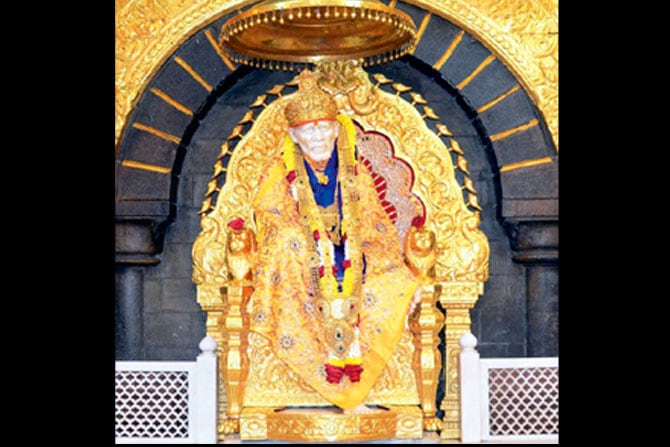साईचरणी ३ कोटींची गुरुदक्षिणा