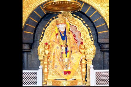 साईचरणी ३ कोटींची गुरुदक्षिणा