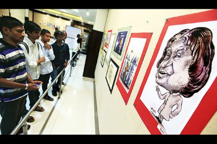 व्यंग-अर्कचित्रांद्वारे कलाम यांना अभिवादन व्यंग-अर्कचित्रांद्वारे कलाम यांना अभिवादन