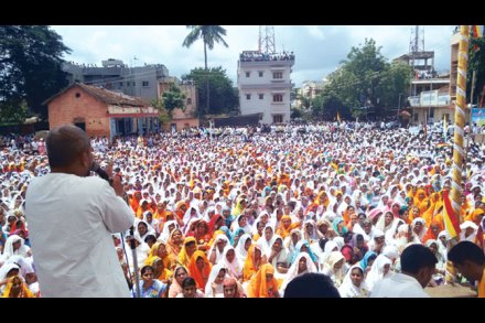 जैन समाजाचा कोल्हापुरात मोर्चा जैन समाजाचा कोल्हापुरात मोर्चा