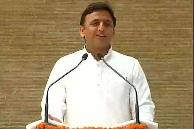 उत्तर प्रदेशशिवाय मुंबईचा एकही चित्रपट चालणार नाही- अखिलेश यादव उत्तर प्रदेशशिवाय मुंबईचा एकही चित्रपट चालणार नाही- अखिलेश यादव