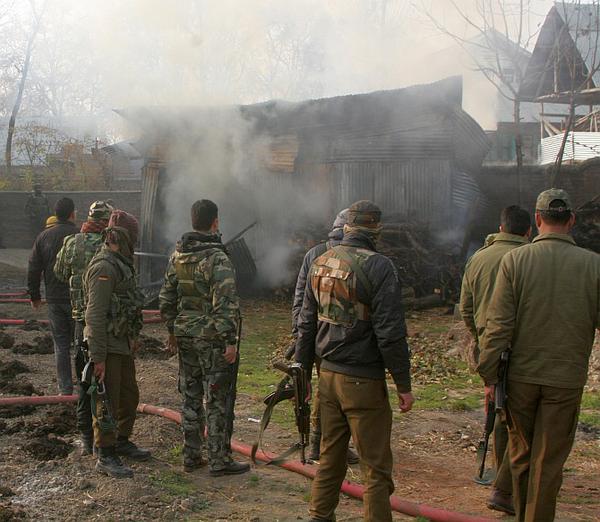 काश्मीरमध्ये अपघाती स्फोटात लष्कराचे १२ जवान जखमी