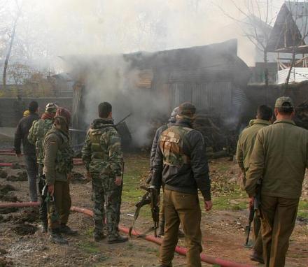 काश्मीरमध्ये अपघाती स्फोटात लष्कराचे १२ जवान जखमी