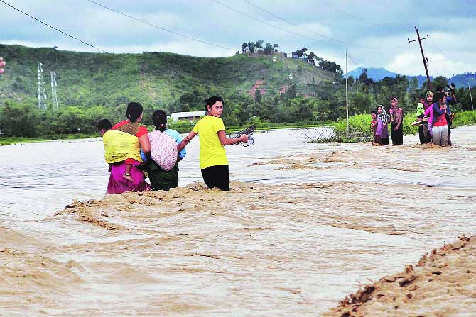 गुजरात, राजस्थान, प. बंगालला पुराचा तडाखा