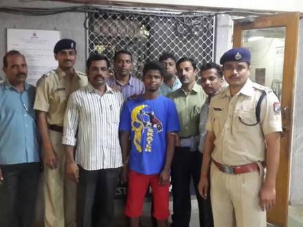 आरोपीला ग्रँट रोड स्थानकात अटक आरोपीला ग्रँट रोड स्थानकात अटक