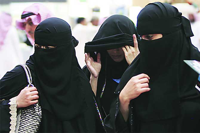 बोलिल्यासारिखे उत्तर येते..