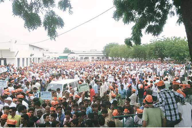 आरक्षण अस्मितांचे आव्हान