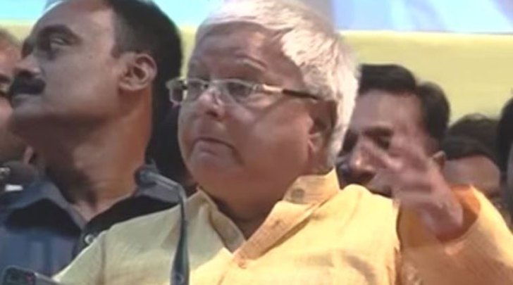 परदेशात जाणारे हिंदू गोमांस खातात; लालूंच्या वादग्रस्त वक्तव्यावर विरोधकांची टीका परदेशात जाणारे हिंदू गोमांस खातात; लालूंच्या वादग्रस्त वक्तव्यावर विरोधकांची टीका