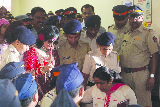 राधे मॉंची साडेचार तास चौकशी राधे मॉंची साडेचार तास चौकशी