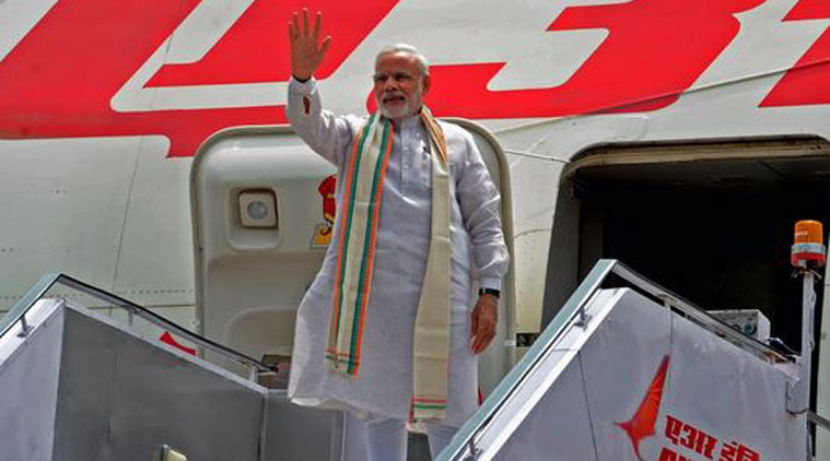 तीन दशकांत प्रथमच भारतीय पंतप्रधान ‘यूएई’त, नरेंद्र मोदी दौऱयासाठी रवाना तीन दशकांत प्रथमच भारतीय पंतप्रधान ‘यूएई’त, नरेंद्र मोदी दौऱयासाठी रवाना