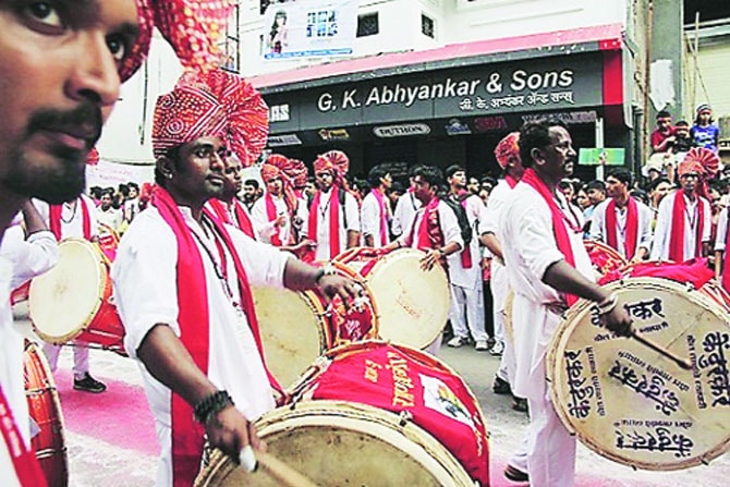 पथकांची शिस्त हरवली; सुरक्षेचा प्रश्नही ऐरणीवर