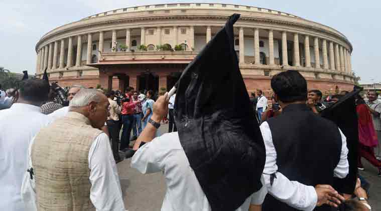 खासदार निलंबनाविरोधात कॉंग्रेसचे दुसऱया दिवशीही धरणे आंदोलन