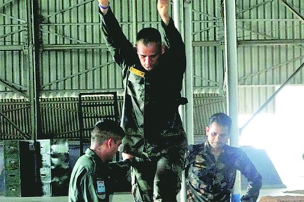 धोनीचे आग्रा पॅरा रेजिमेंटमध्ये दोन आठवडय़ांचे प्रशिक्षण