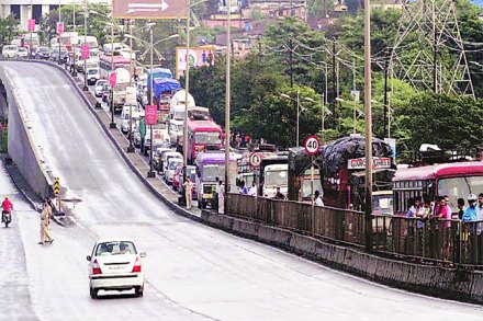 पुणे-मुंबई मार्गावर ‘ग्रीन कॉरिडॉर’ निर्माण करून सीएनजी वाहनांसाठी पंप उपलब्ध करून देणार पुणे-मुंबई मार्गावर ‘ग्रीन कॉरिडॉर’ निर्माण करून सीएनजी वाहनांसाठी पंप उपलब्ध करून देणार