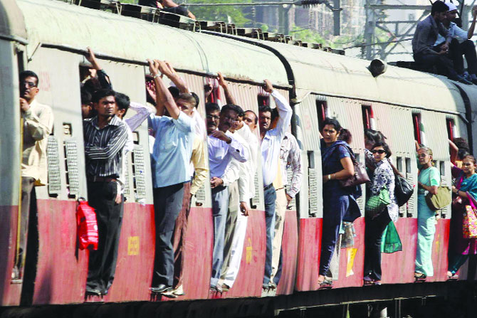 ट्रान्स हार्बर मार्गावर जादा सेवा ! ट्रान्स हार्बर मार्गावर जादा सेवा !